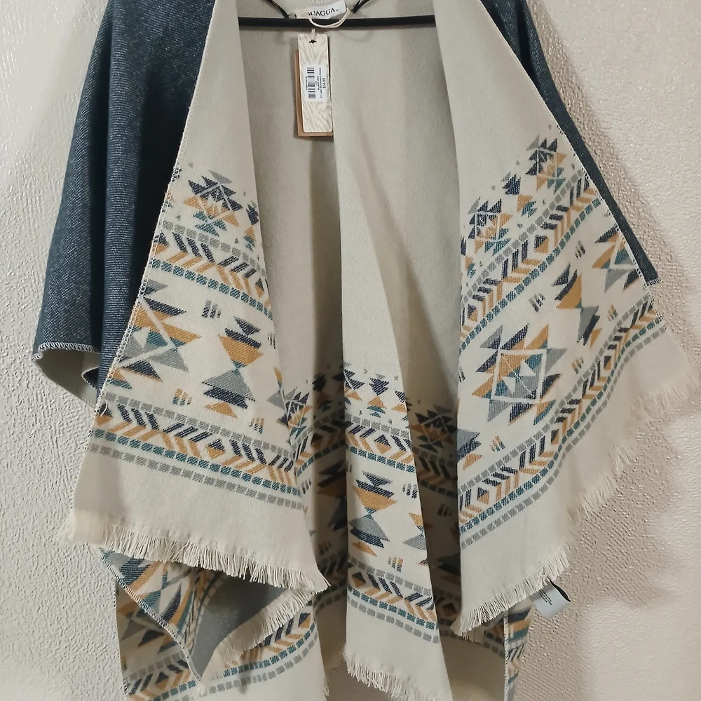 Quagga Accessories Brand Reversable Ruana - Picture 9 of 16